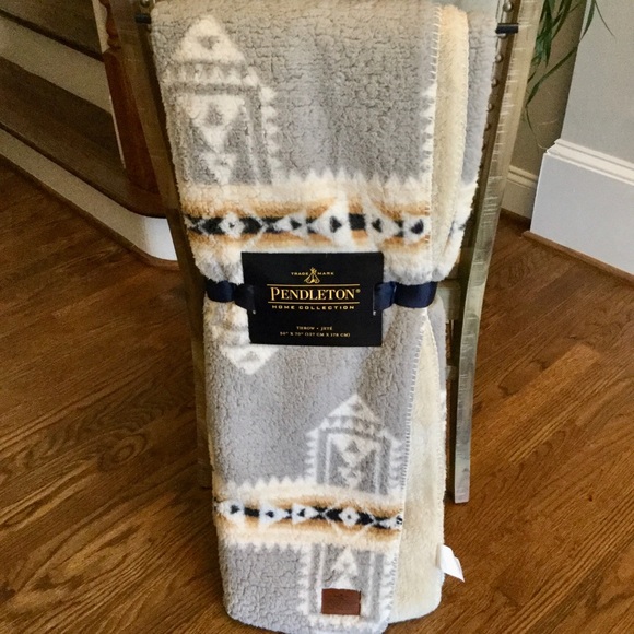 PENDLETON Aztec Print Sherpa Fleece Throw Blanket Boho Gray Cream Black NIP - Picture 4 of 8